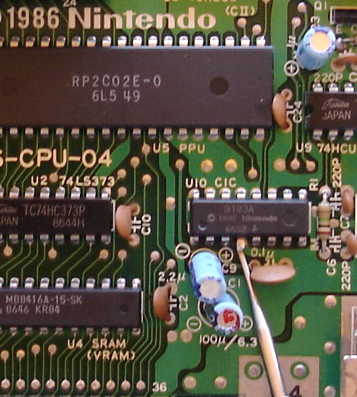 NES Lock Out Chip Mod 03a.jpg