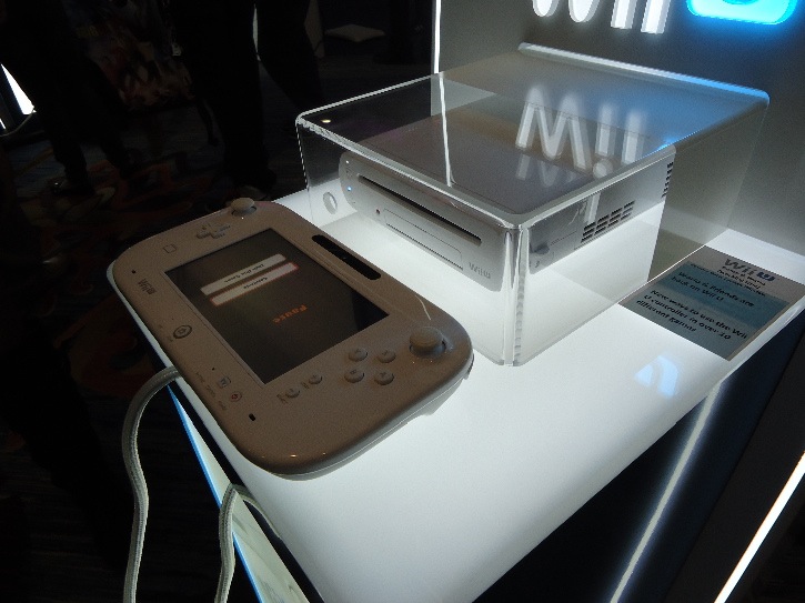 Nintendo Lounge Wii U White Case.jpg